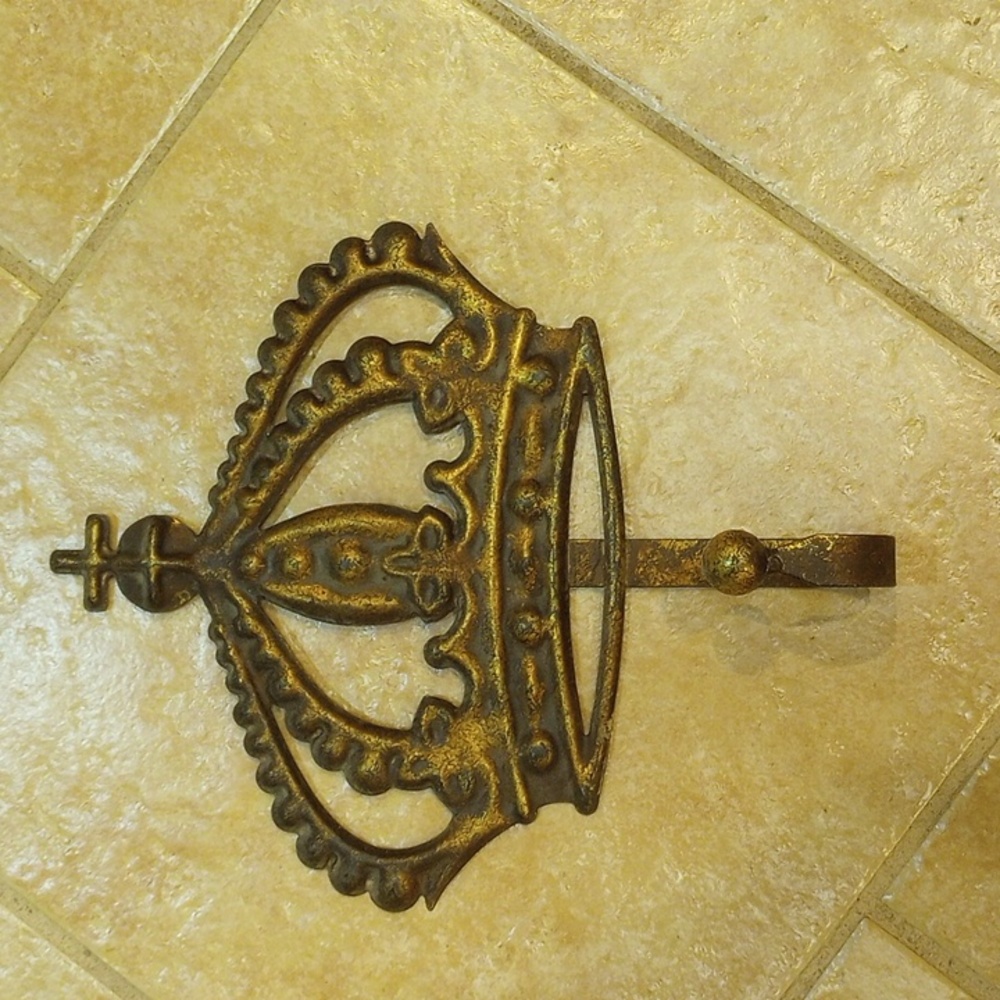 Crown Hook